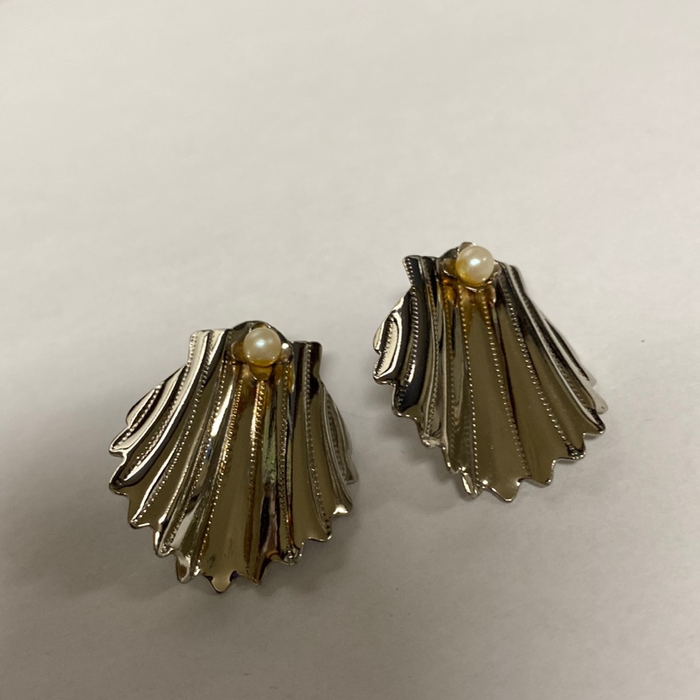 Vintage Wavy Leaf Gold with Pearl Post Earrings
